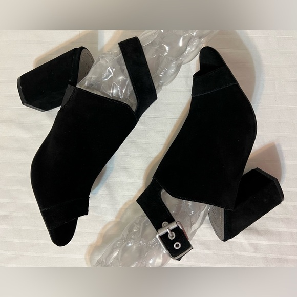 Lucca Lane Black Suede Leather Seleste Peep Toe Shoes Heels Size 8 Like New - Picture 8 of 15